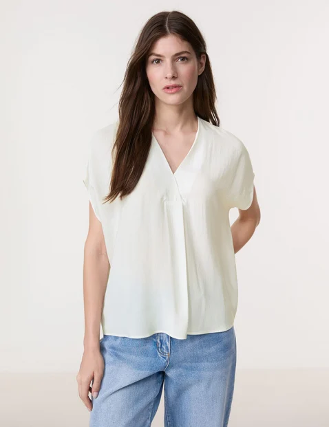 Fließendes Blusenshirt mit Faltendetail