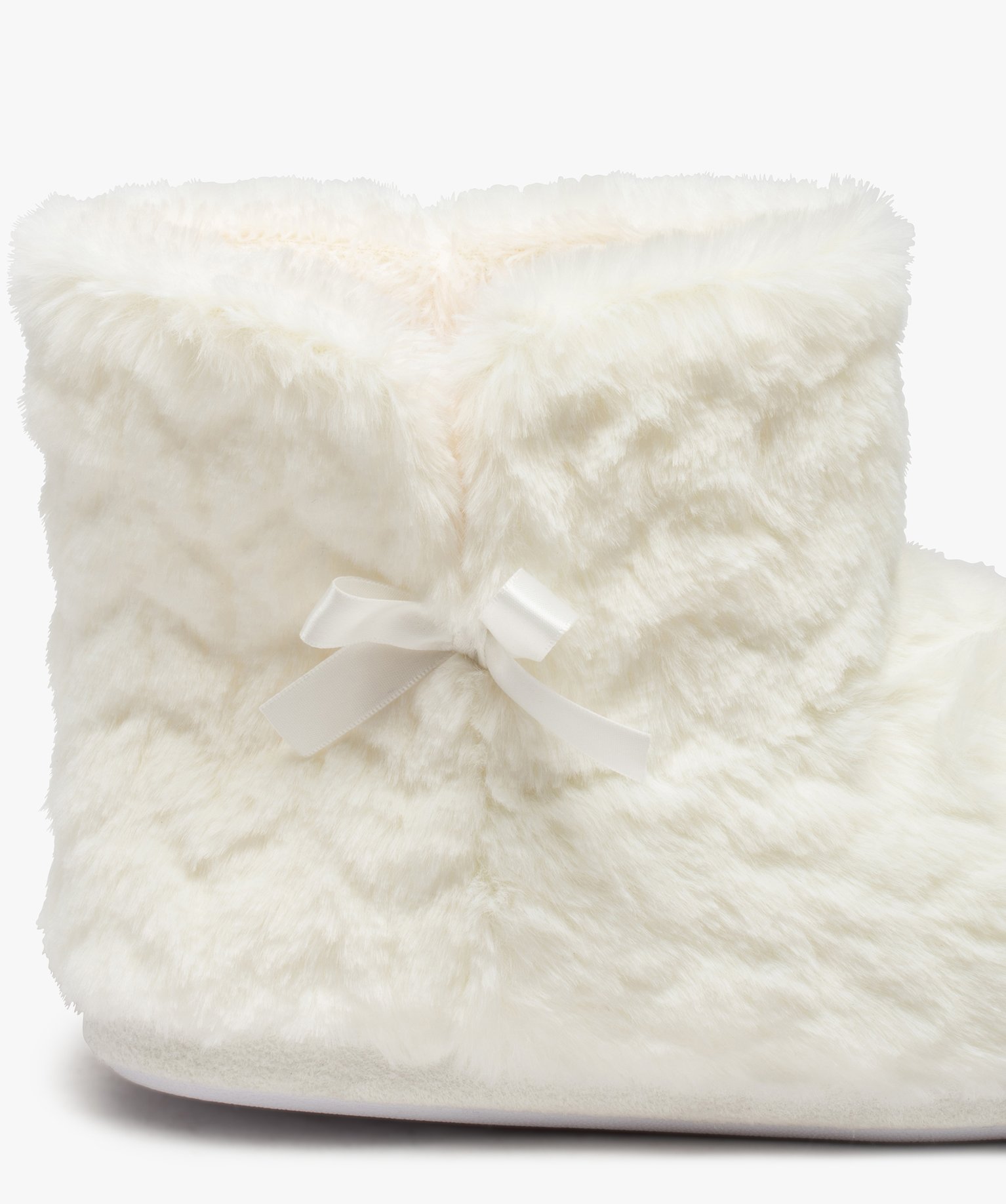 Chaussons femme en forme de boots fourrées unies blanc | GEMO