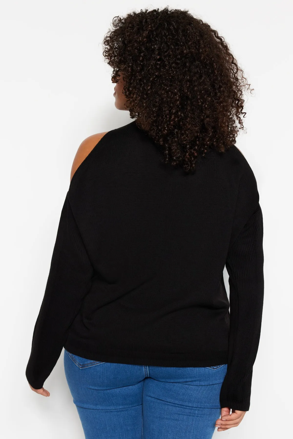 Trendyol Curve  Schwarzer, detaillierter Strickpullover mit Cut-Outs