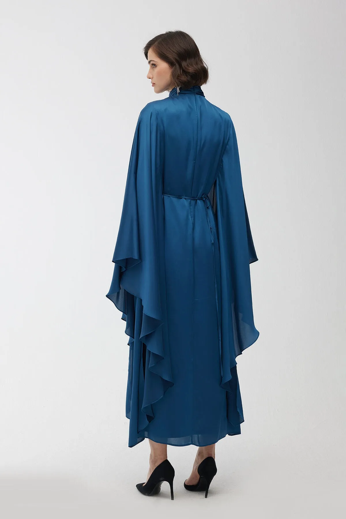 Manuka  Satin-Cape-Abendkleid Petrol