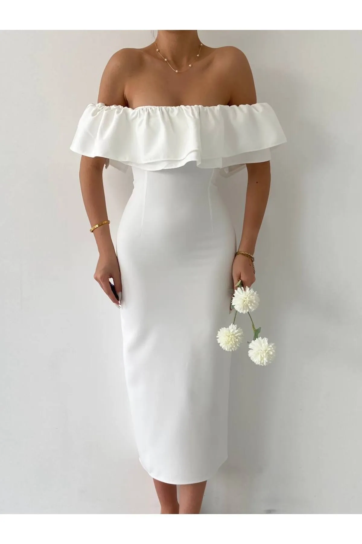 SONREİR  Trägerloses, schulterfreies Midikleid mit Rüschen