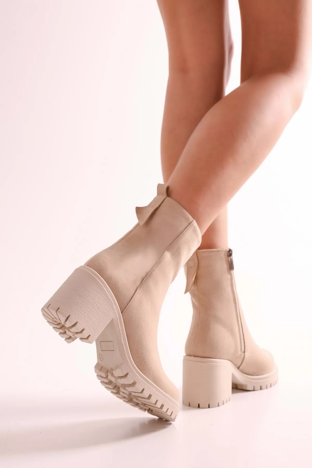 Shoeberry  Damen Marlo Beige Wildlederstiefel Beige Wildleder