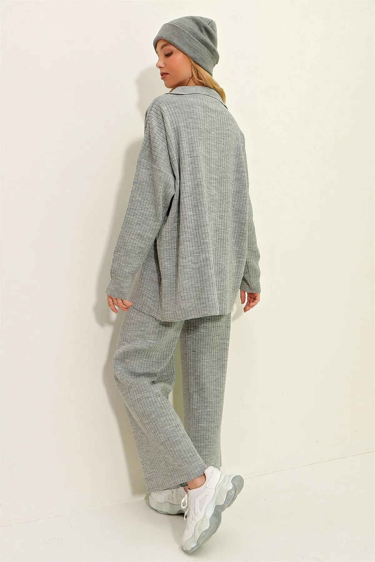 Trend Alaçatı Stili  Graues Strickset mit Knöpfen für Damen, selbststrukturiert ALC-X9364