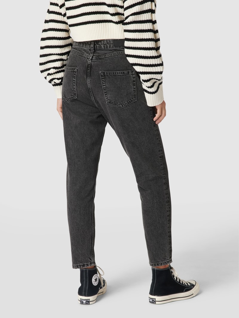 Jeans mit Label-Patch im Skinny Mom Fit in anthrazit