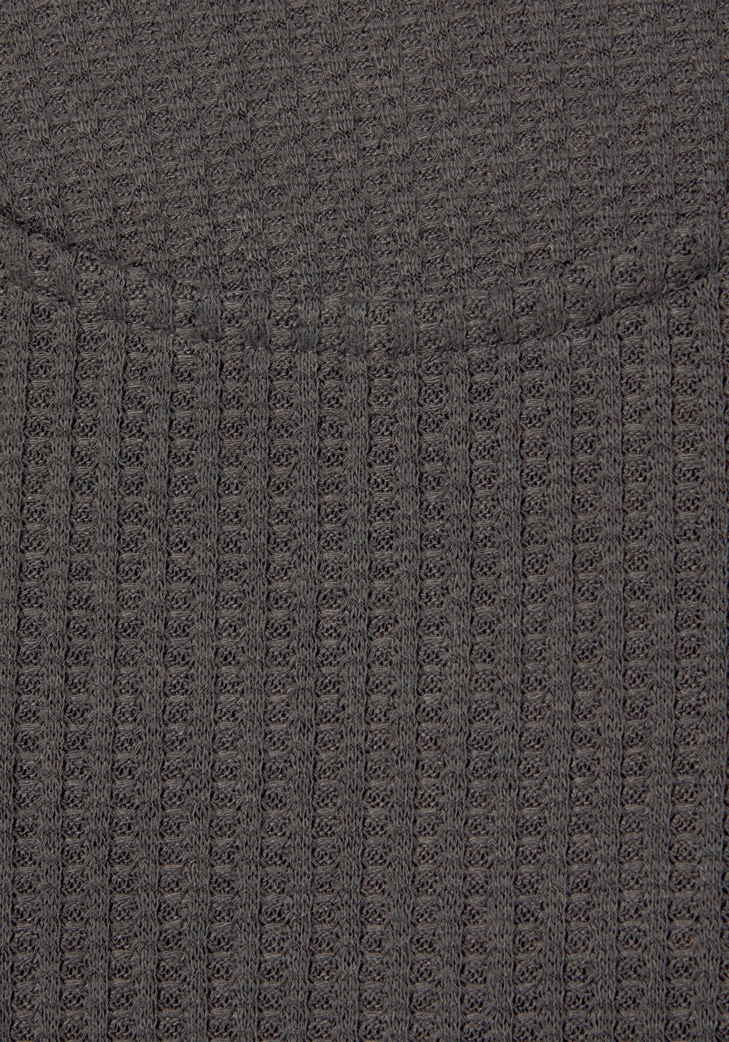 LASCANA Langarmshirt in modischer Pique-Optik