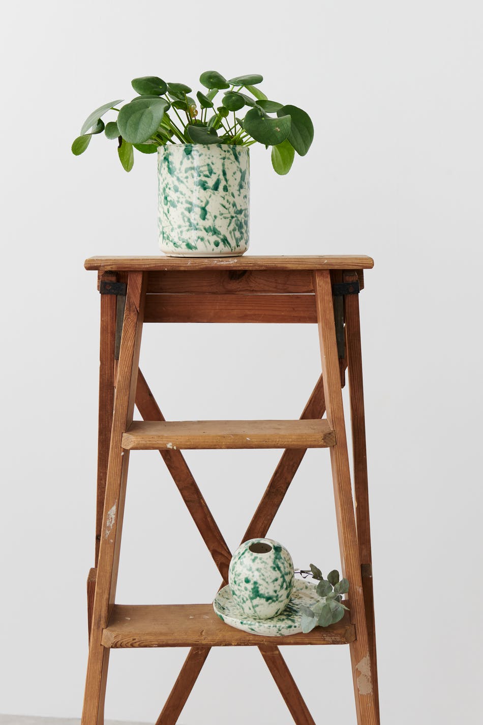 Spot flower pot