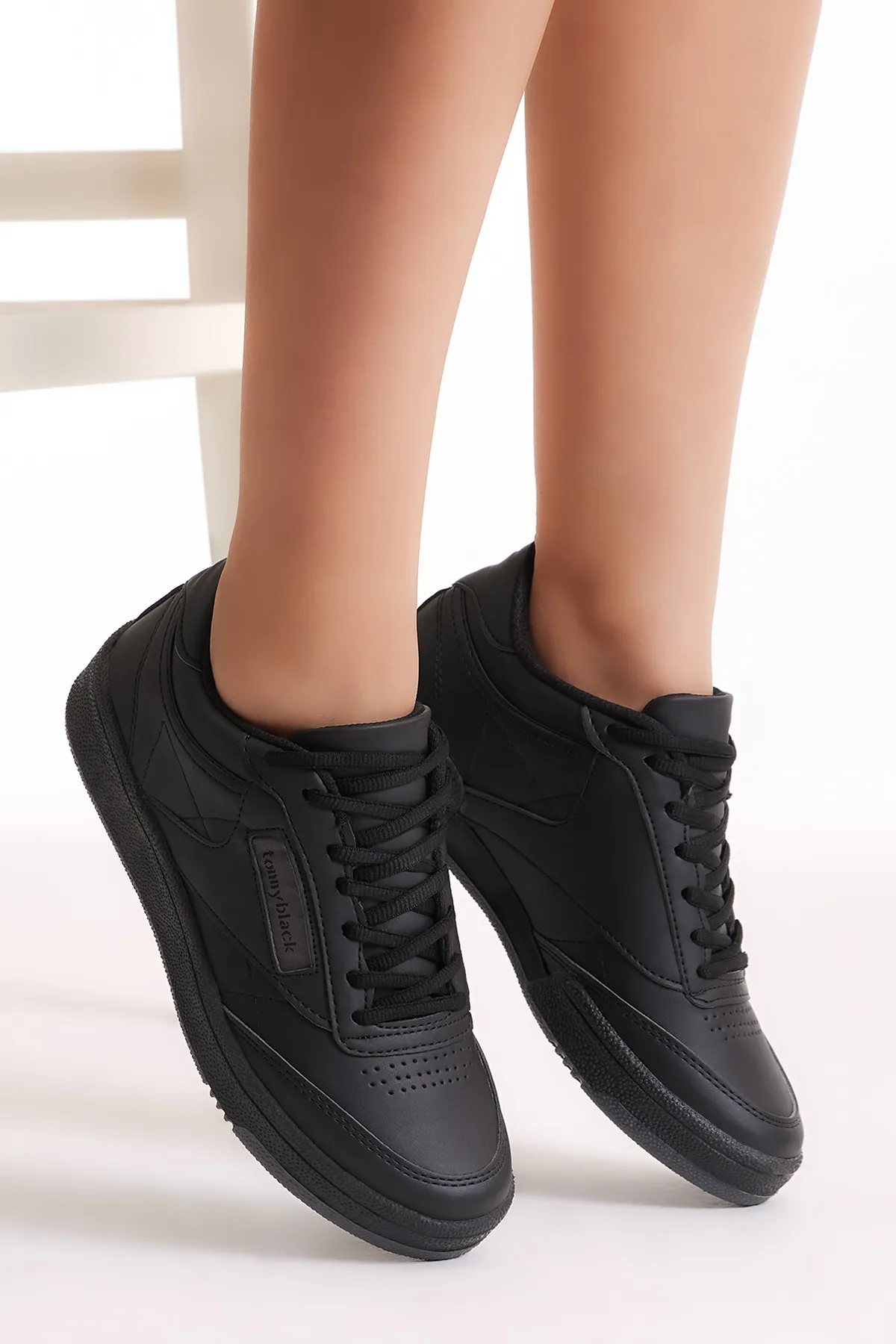 Tonny Black  Unisex-Sportschuhe mit schwarzer Haut, TB107