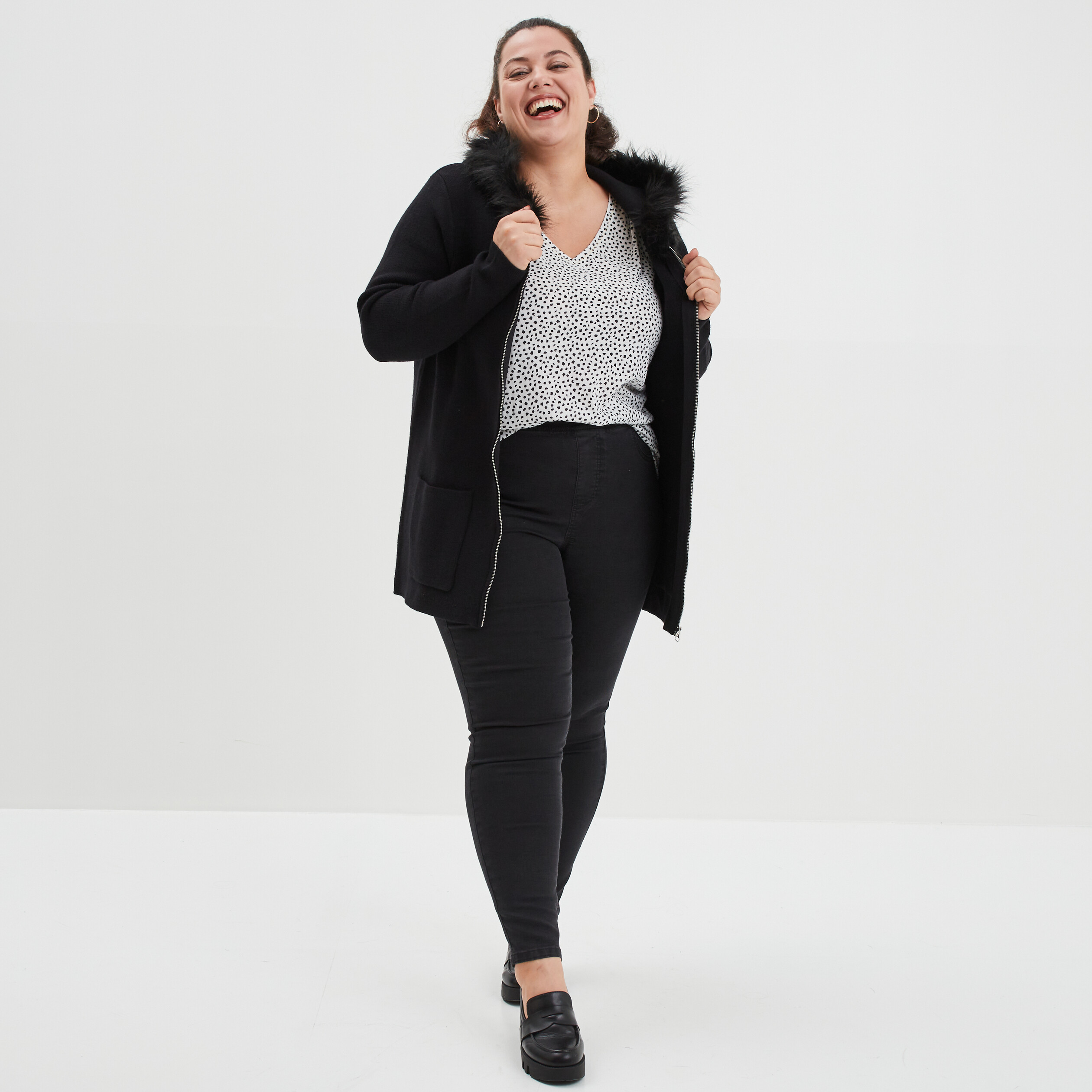 Gilet long capuche et fausse fourrure noir femme grande taille | La Halle