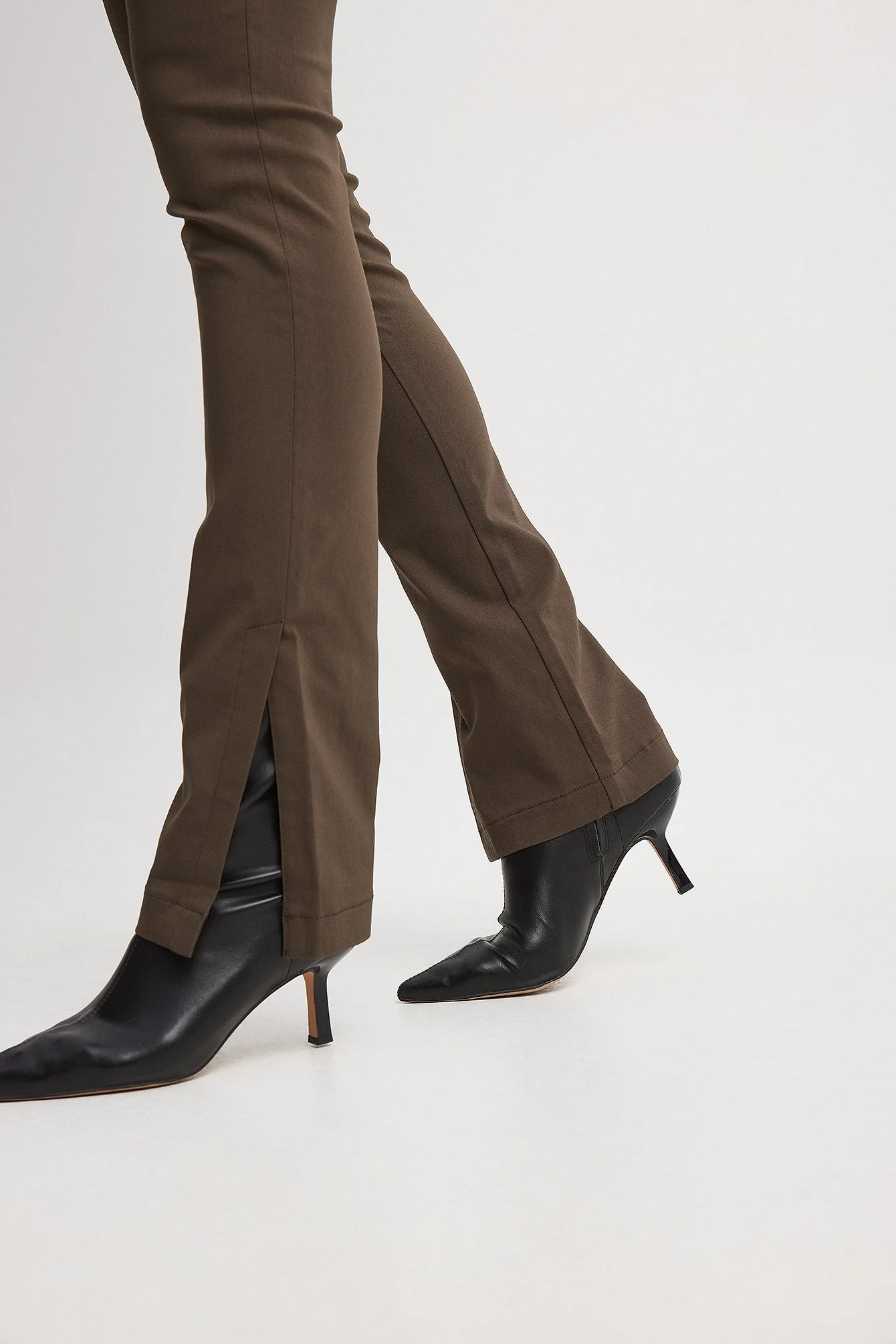 Slim-fit Super-Stretchhose mit Schlitz