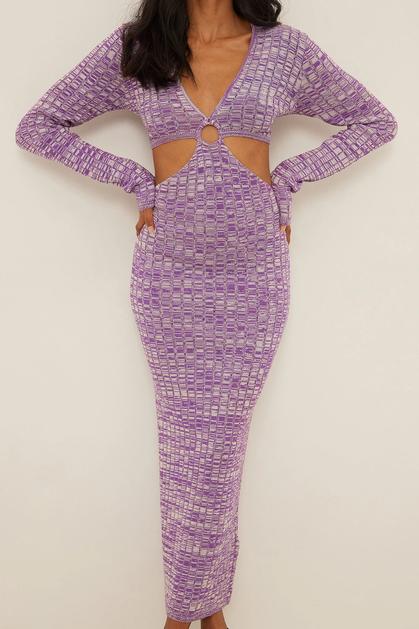 Feingestricktes Maxikleid mit Cut-out-Details