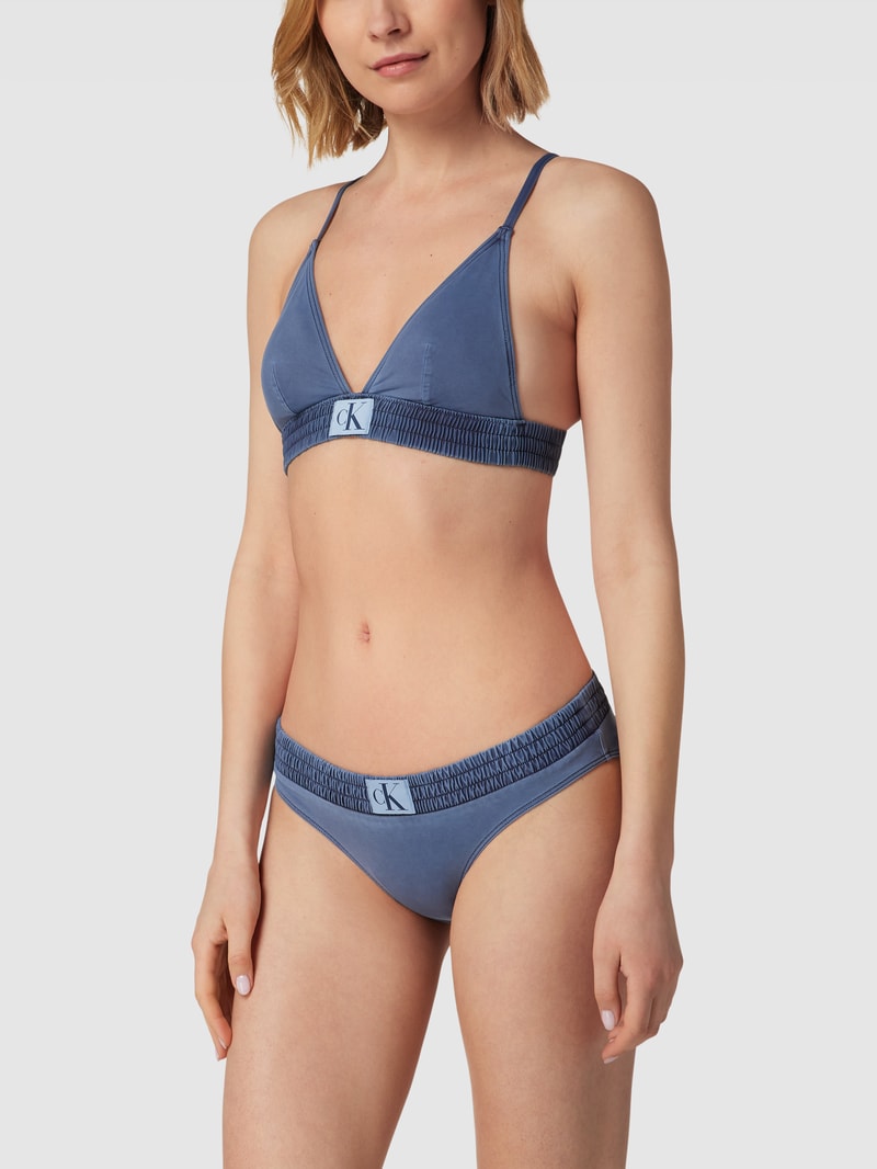 Bikini-Oberteil mit Label-Patch in hellblau