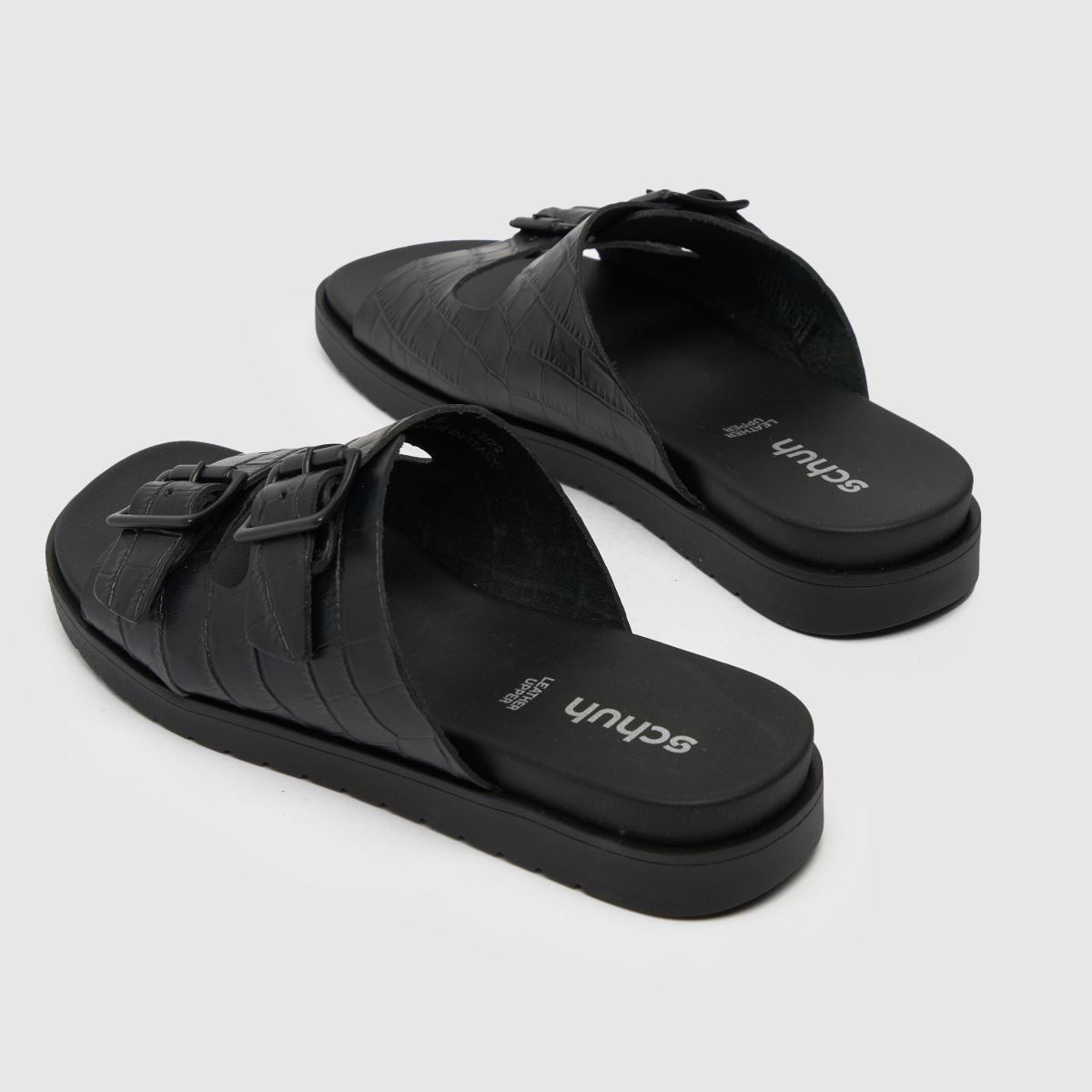 Schuh Trista Croc Croc csatos talpú szandál fekete színben