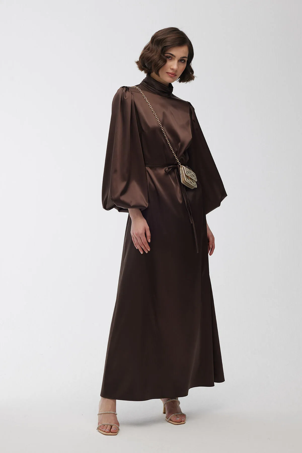 Manuka  Abendkleid aus Satin mit Ballonärmeln in Braun
