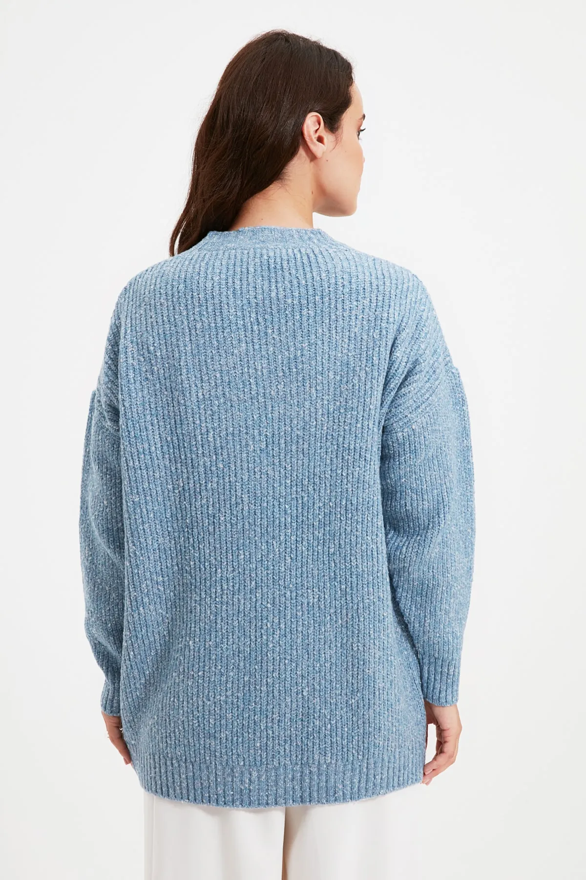 Trendyol Modest  Blauer, geknöpfter, weicher Strick-Cardigan mit V-Ausschnitt TCTAW22HI0397