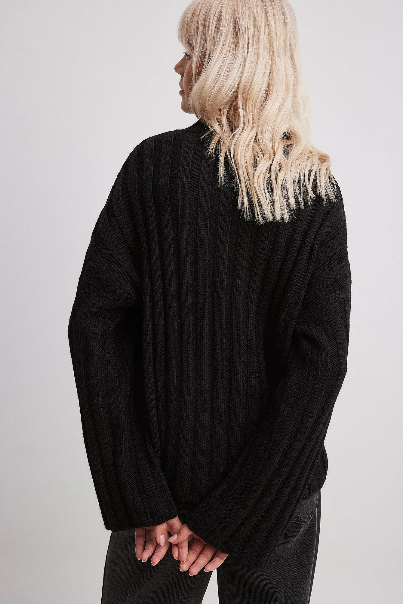 Gerippter Strickpullover mit Rollkragen