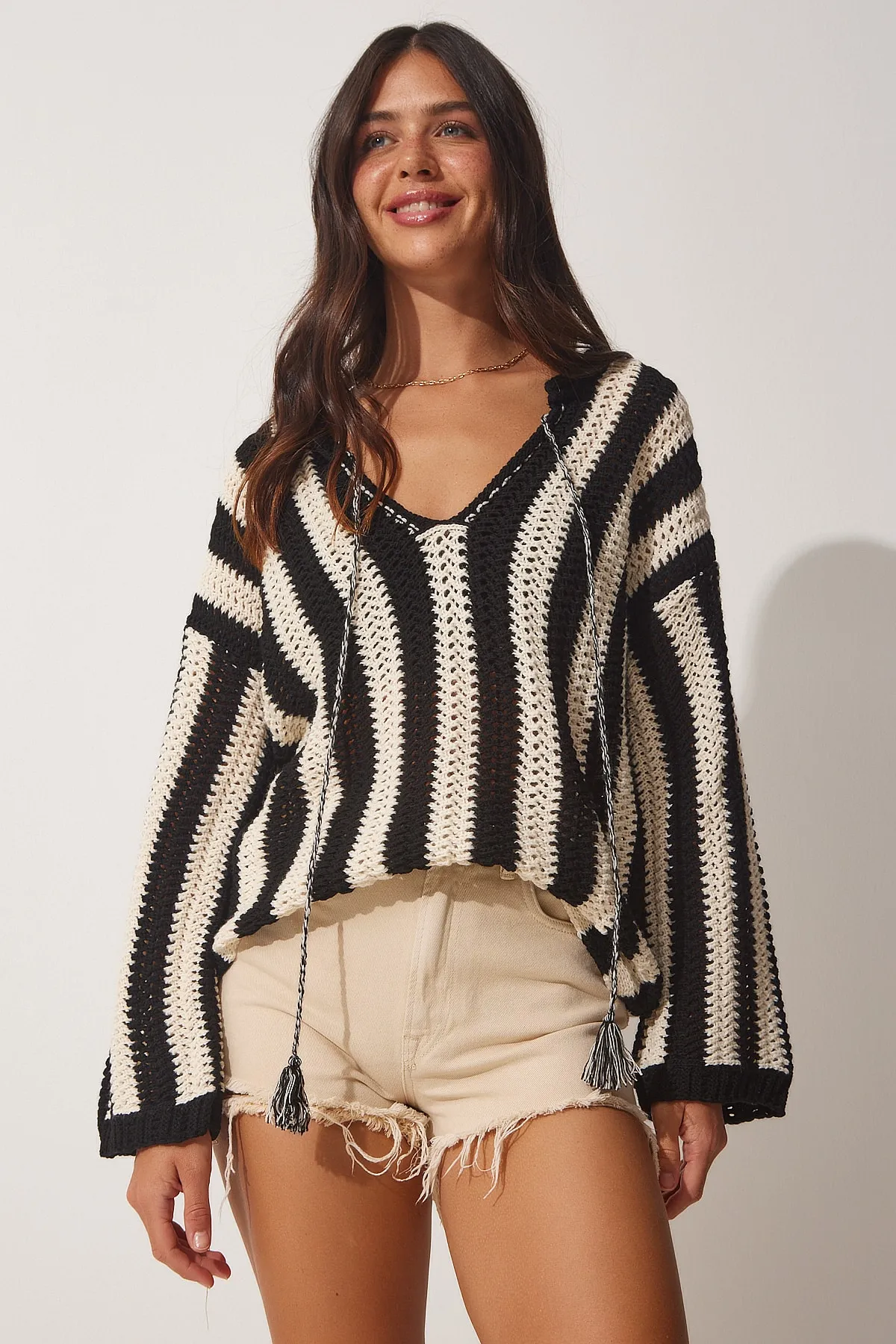 Happiness İstanbul  Durchbrochene saisonale Strickbluse für Damen in Schwarz mit Knochenmuster MX00101