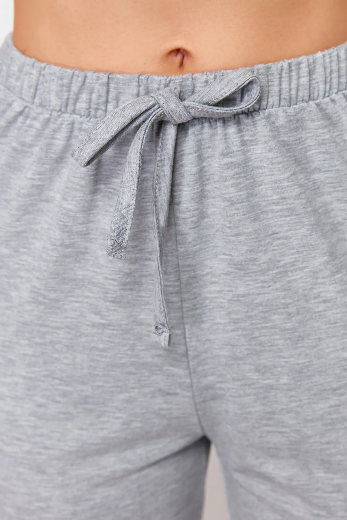 Trendyol Collection  Grau melierte Capri-Pyjamahose aus Baumwolle mit Strick THMSS24PJ00028