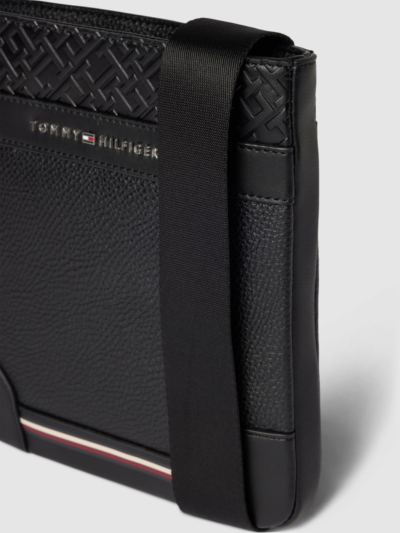 Crossbody Bag mit Label-Detail Modell 'CENTRAL' in schwarz
