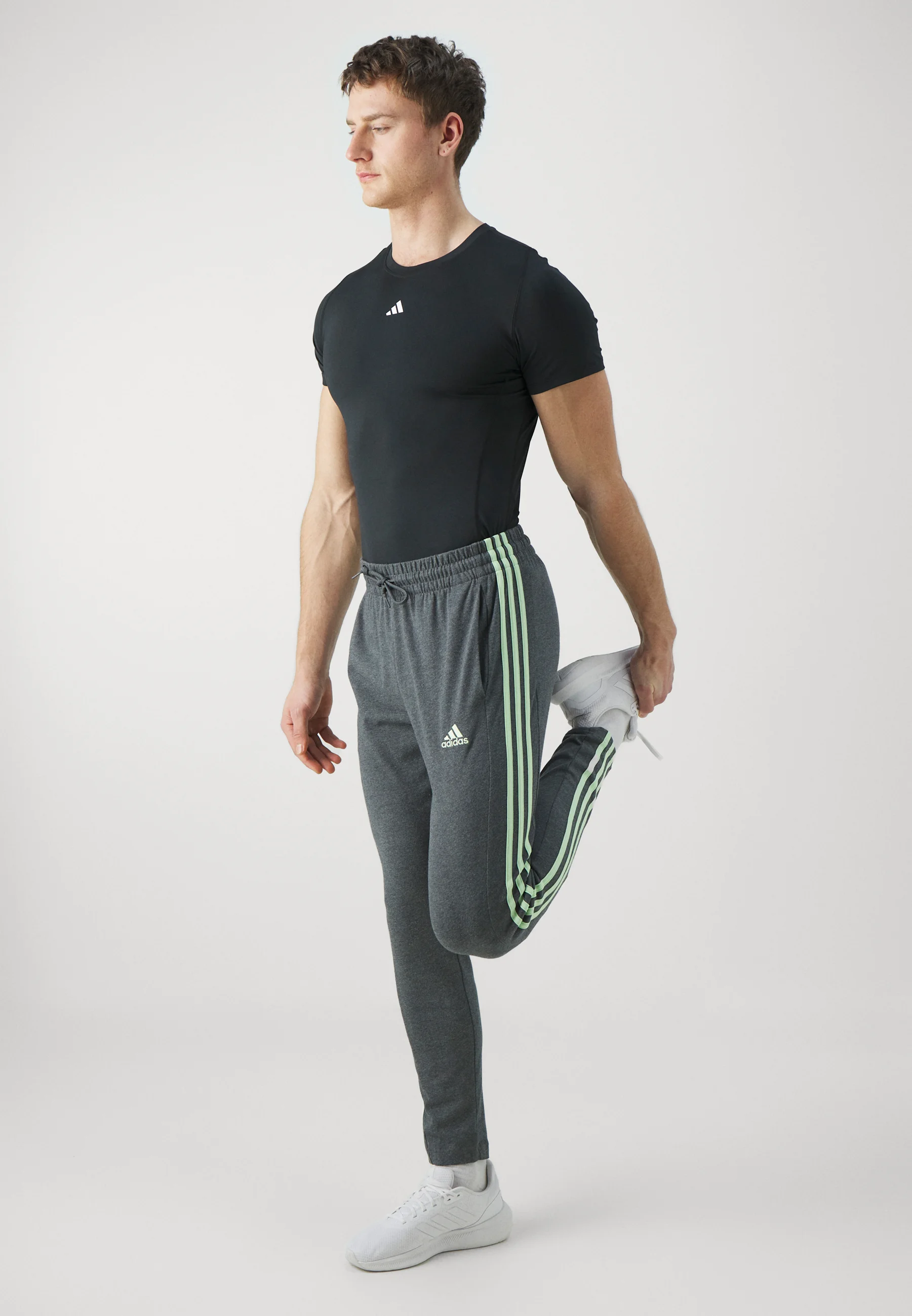 adidas Sportswear ESSENTIALS SINGLE TAPERED OPEN HEM 3 STRIPES PANTS - Pantalones deportivos