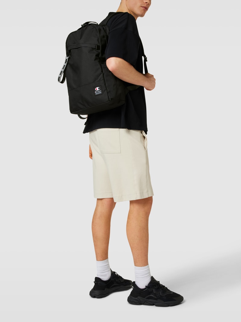 Rucksack mit Label-Patch in schwarz
