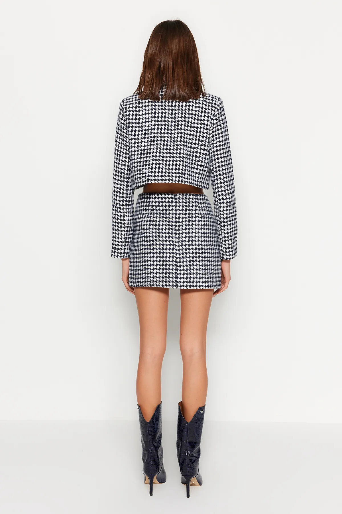 Trendyol Collection  Marineblauer Mini-Webrock aus Tweedstoff mit Taschendetail TWOAW23ET00227