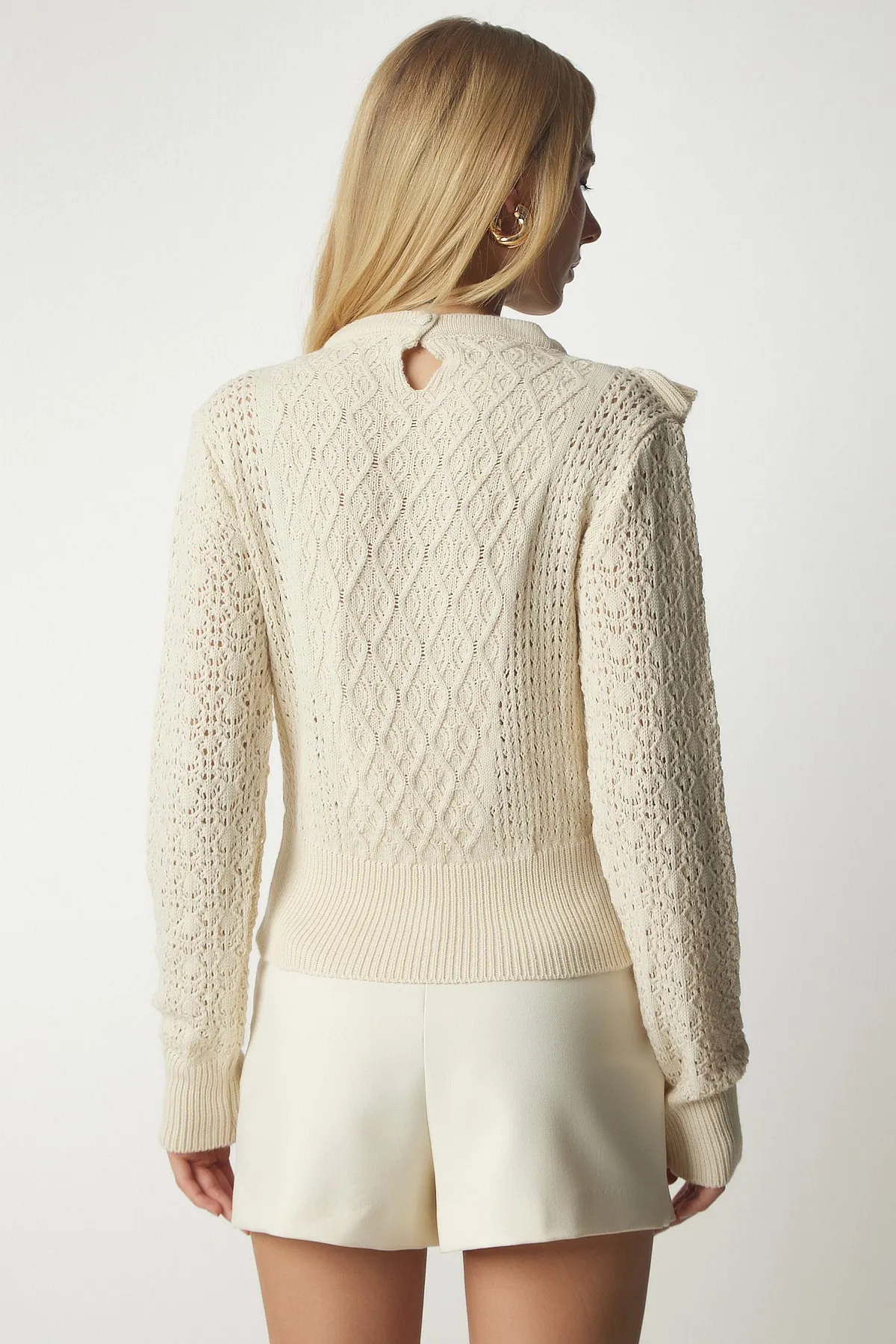 Happiness İstanbul  Cremefarbener Strickpullover mit Rüschendetail für Damen YY00169