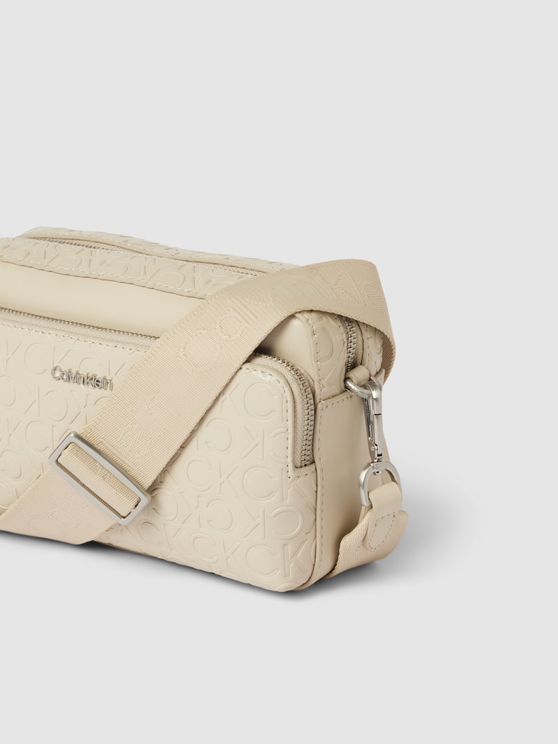 Umhängetasche mit Label-Details Modell 'CAMERA' in beige