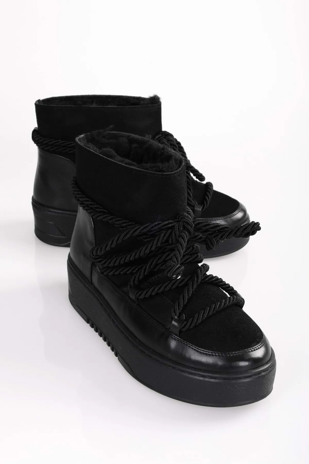 Shoeberry  Damen-Schneestiefel „Snowy Black Furry Inside“ mit dicker Sohle