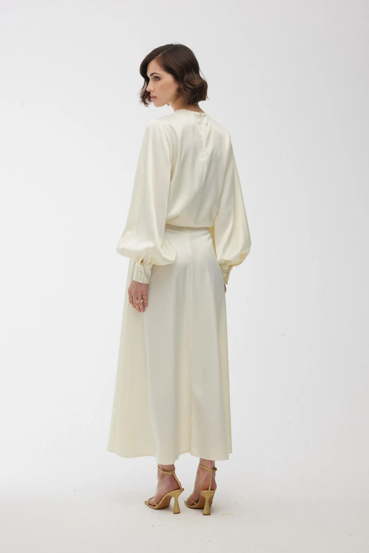 Manuka  Satin-Abendkleid, ausgestellter Rock, Perle