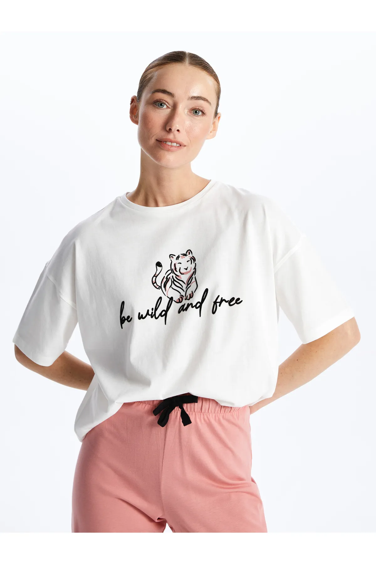 LC Waikiki  Bedrucktes, kurzärmliges Damen-Pyjama-Set mit Rundhalsausschnitt