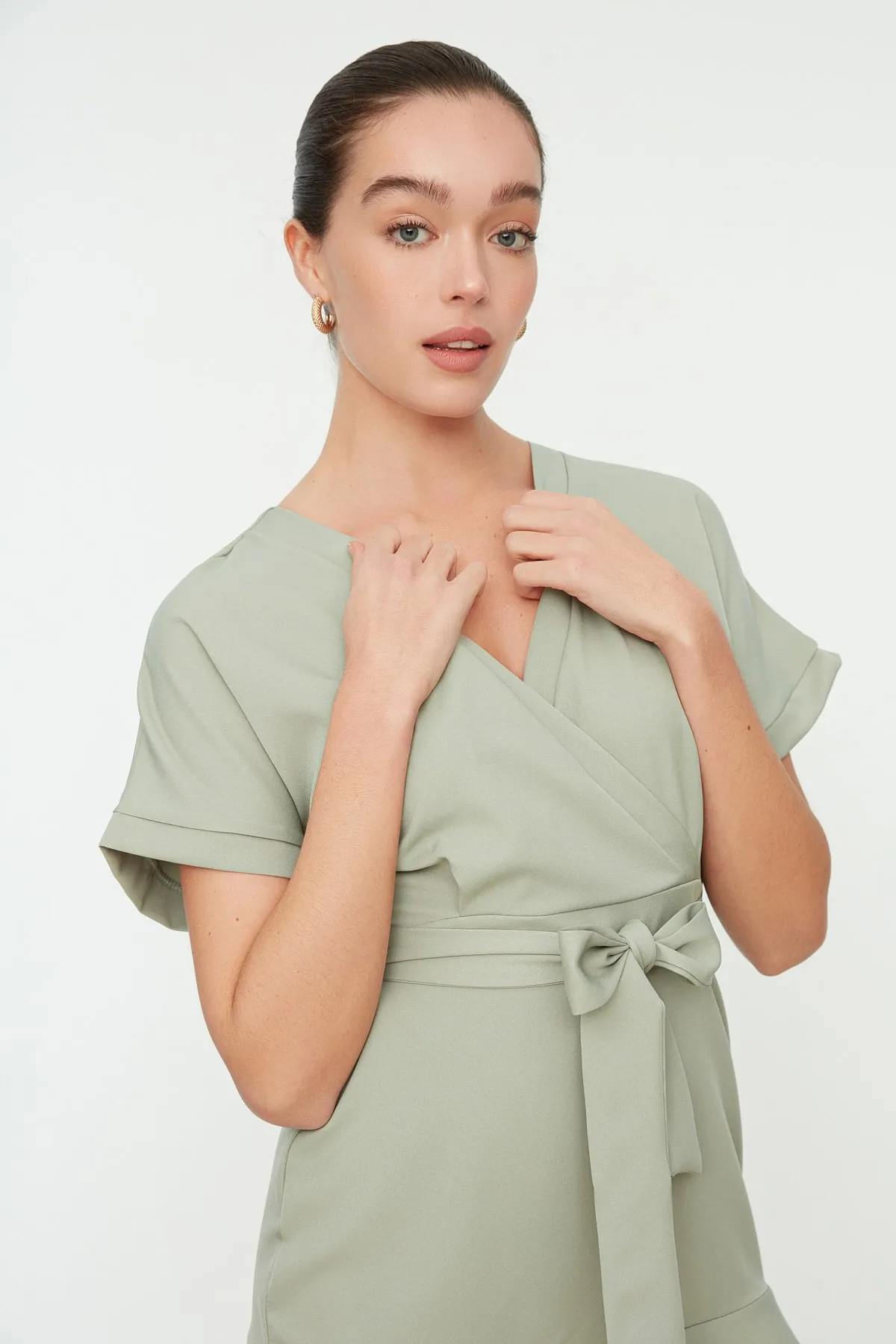 Trendyol Collection  Mintfarbener, gewebter Minirock mit Gürtel, gewebtes Kleid mit Rüschen TWOSS20EL0944