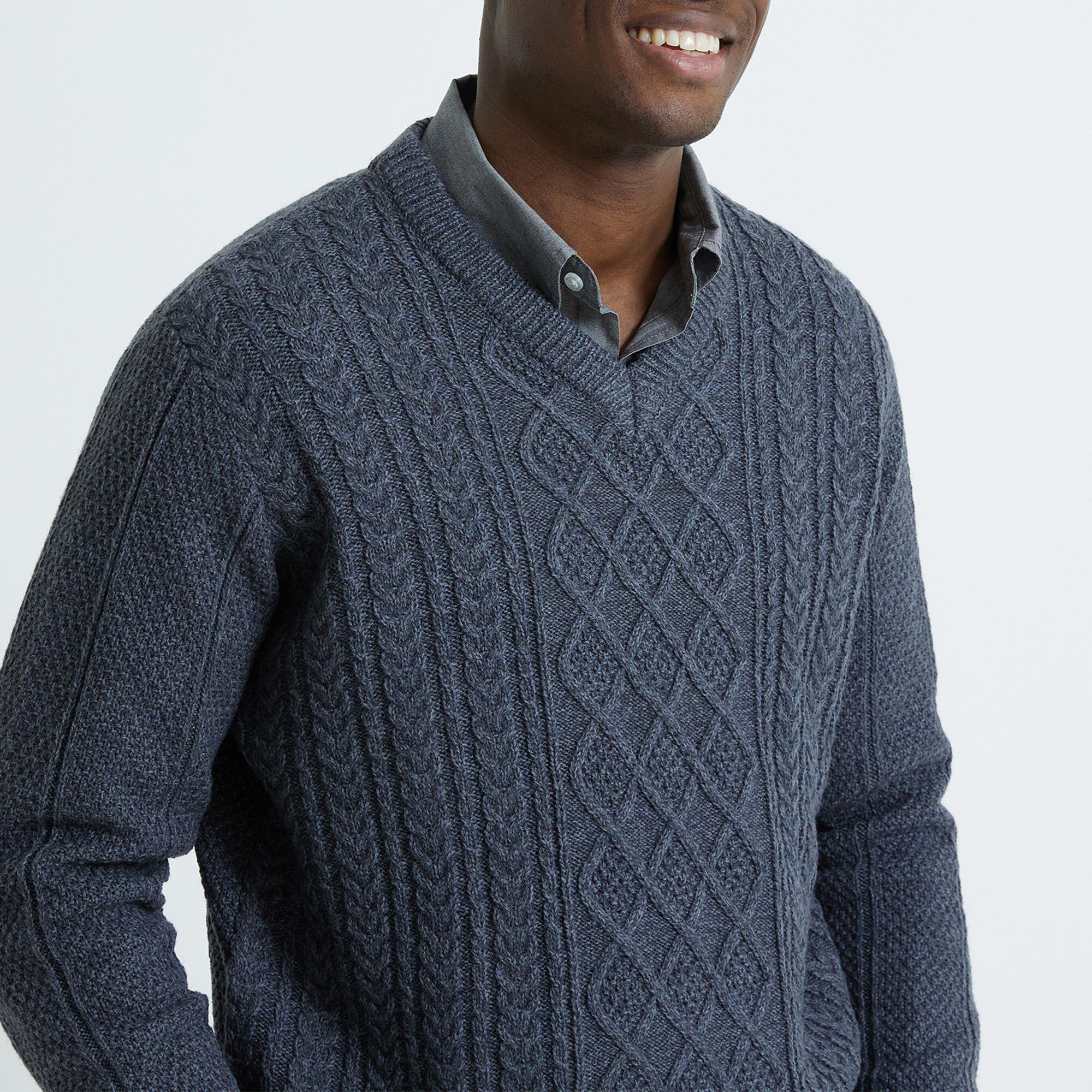 Pull col V maille irlandaise