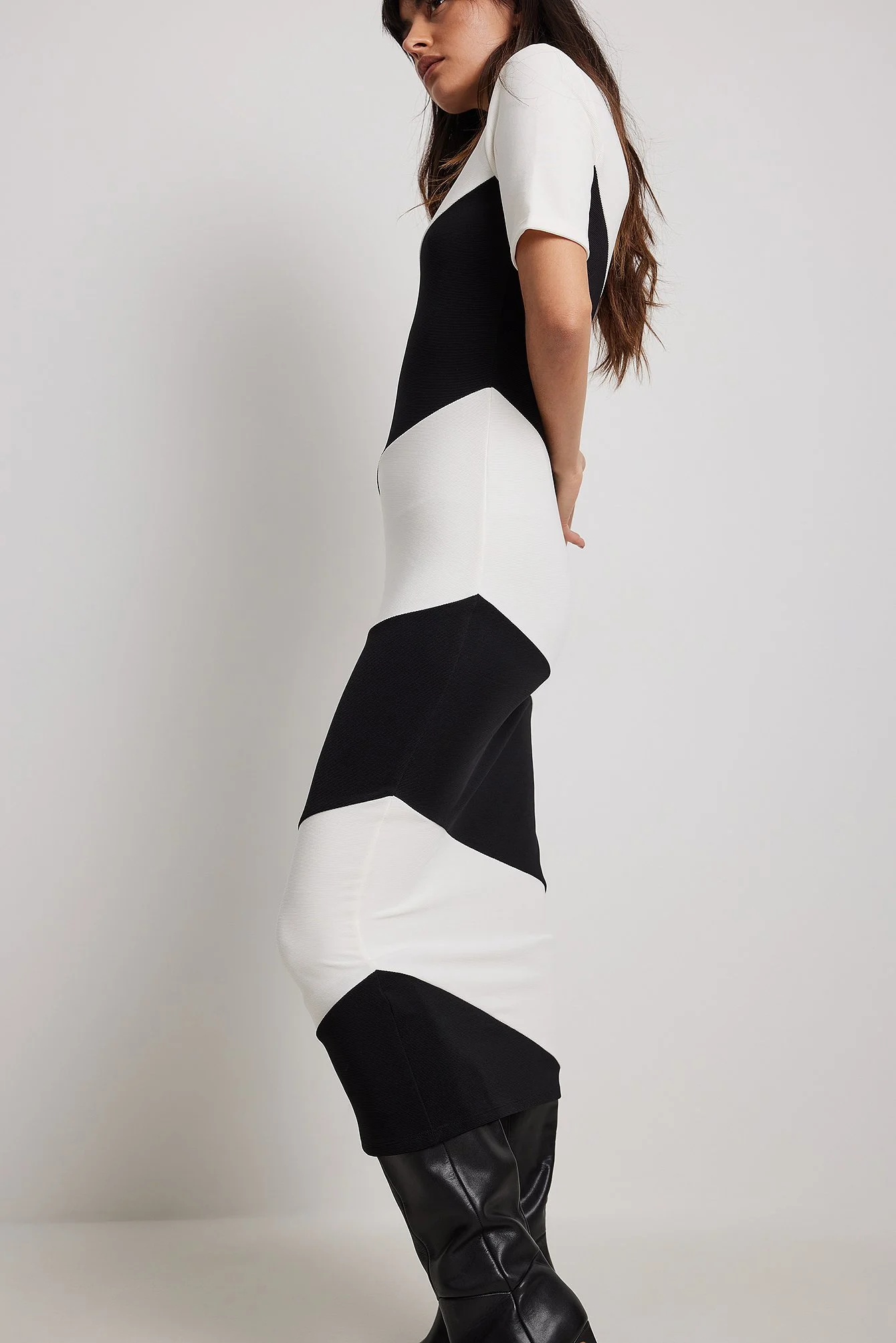 Gestreiftes Midi-Kleid