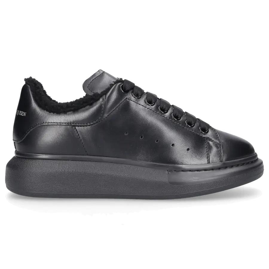 Alexander McQueen - Sneaker low LARRY Kalbsleder - schwarz