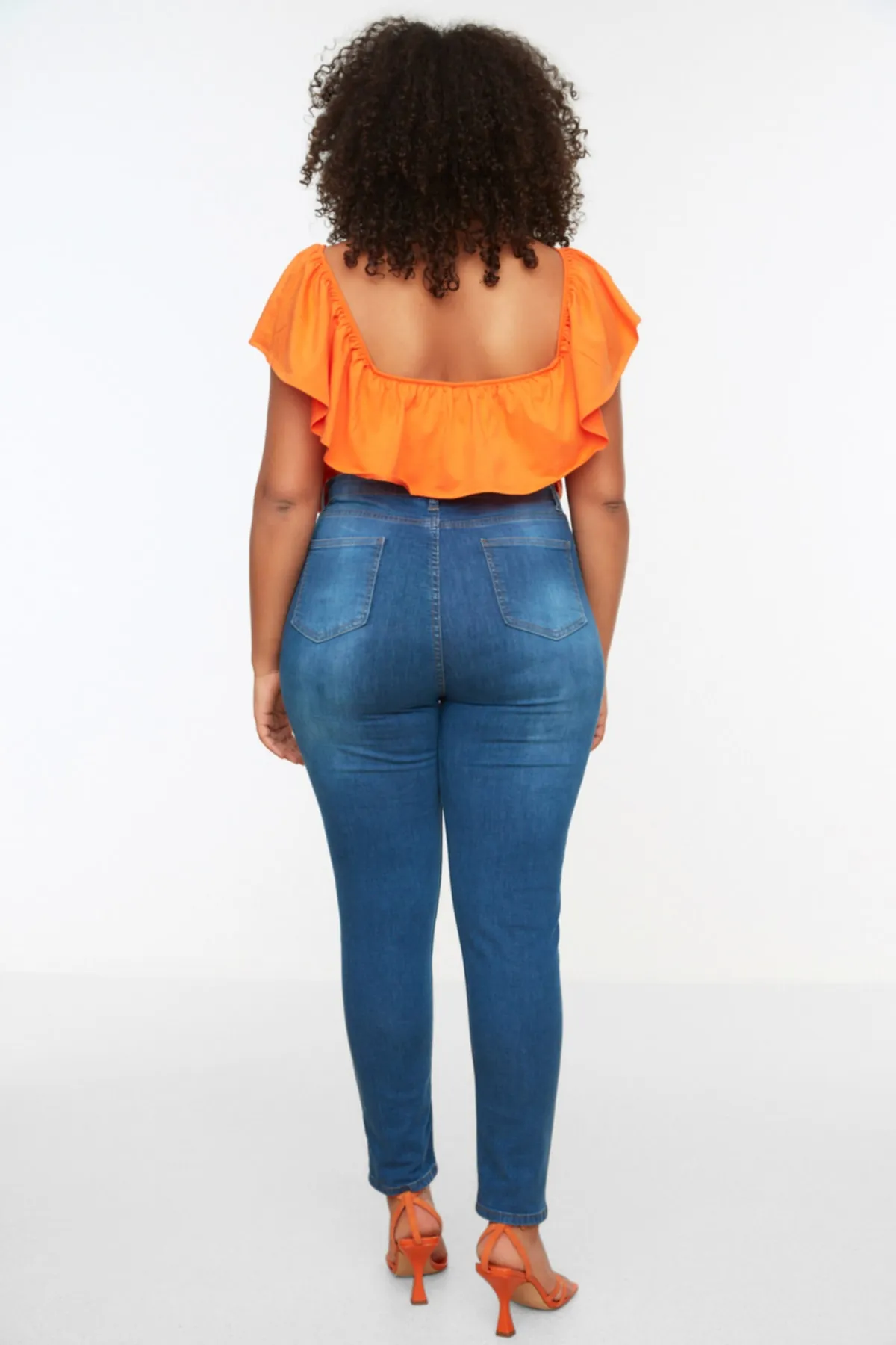 Trendyol Curve  Blaue, hoch taillierte, dehnbare Röhrenjeans TBBSS22JE0040