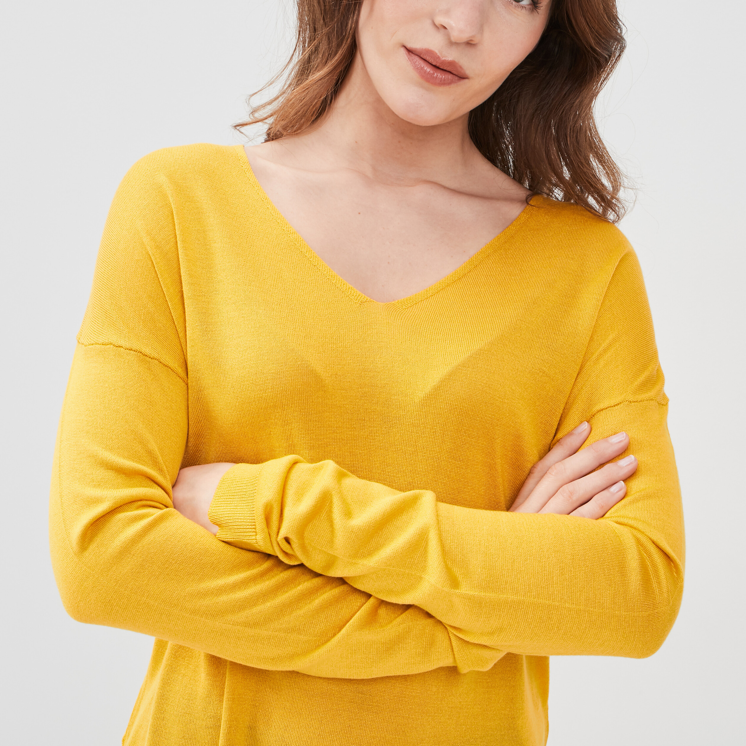 Pull avec col en V jaune moutarde femme | La Halle