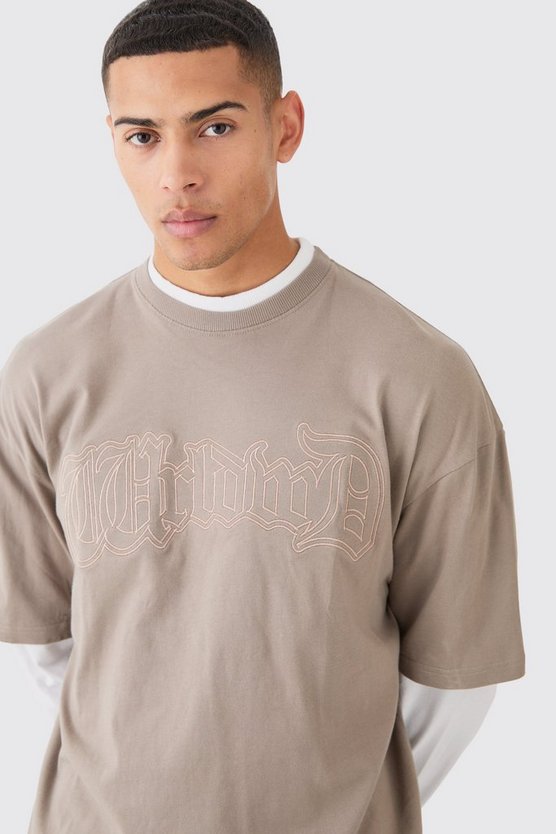 Kastiges Oversize T-Shirt mit Stickerei