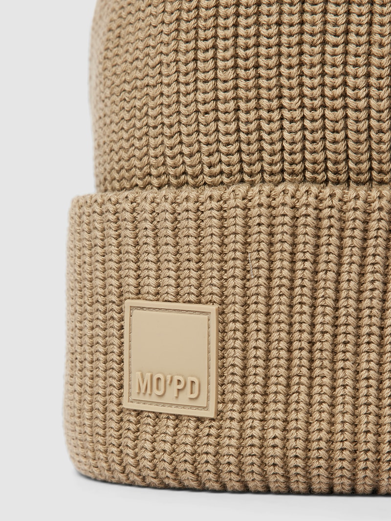 Beanie mit Label-Detail in beige