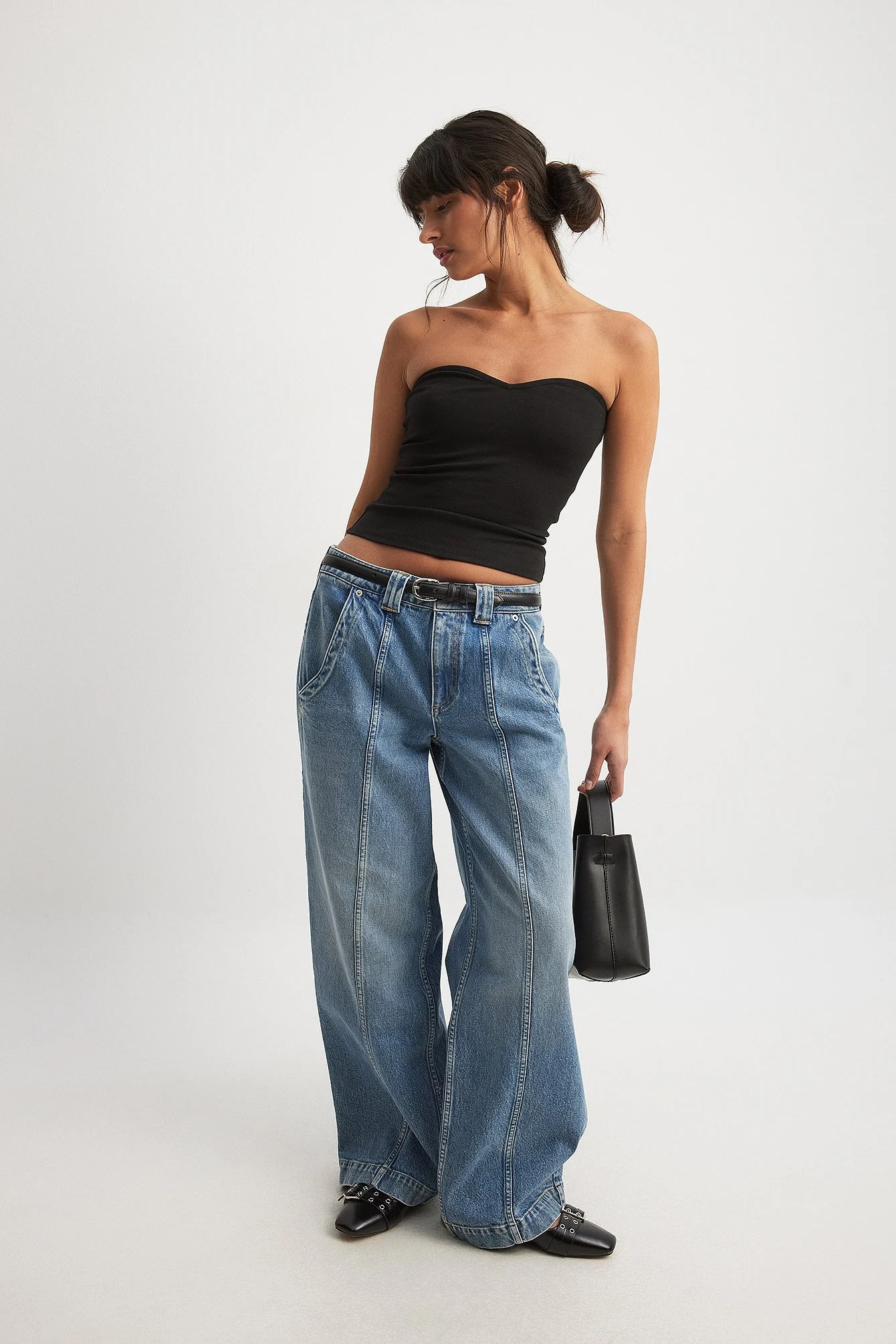 Tief geschnittene Jeans mit Taschendetail