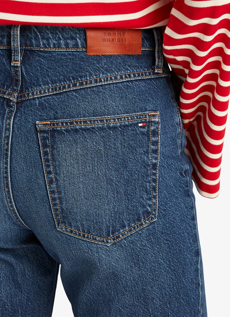 Calça jeans Tommy Hilfiger de cintura alta e corte reto com bolsos laterais.