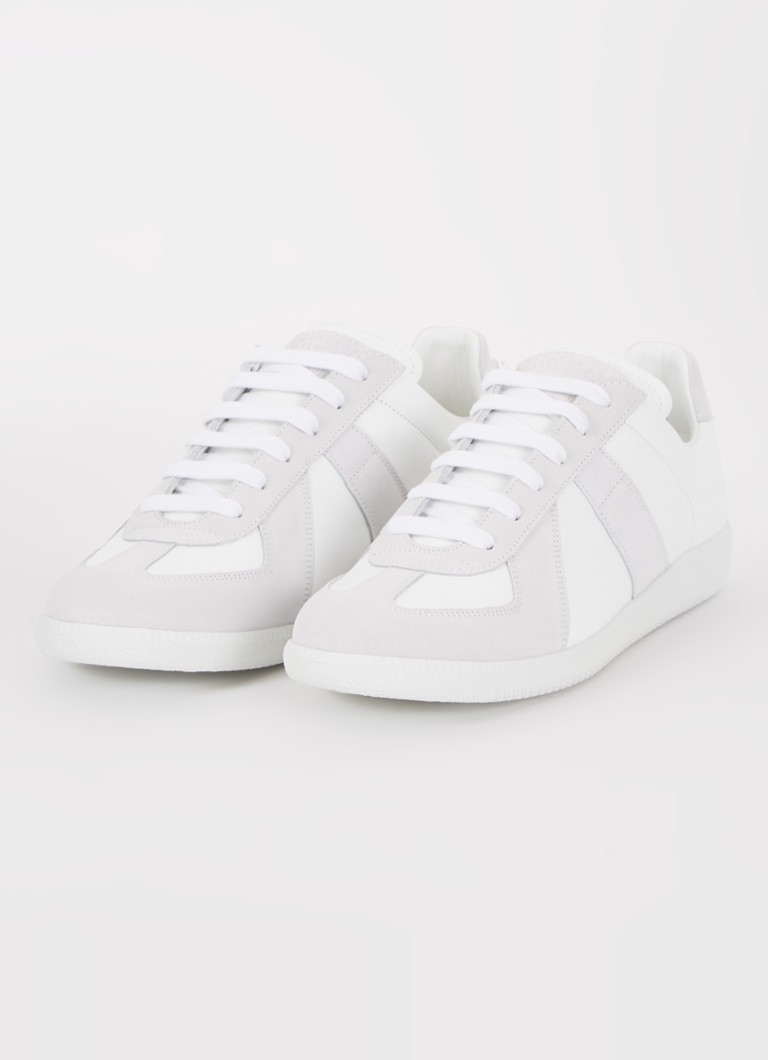 Replica delle sneakers Maison Margiela in pelle di agnello con dettagli in camoscio.