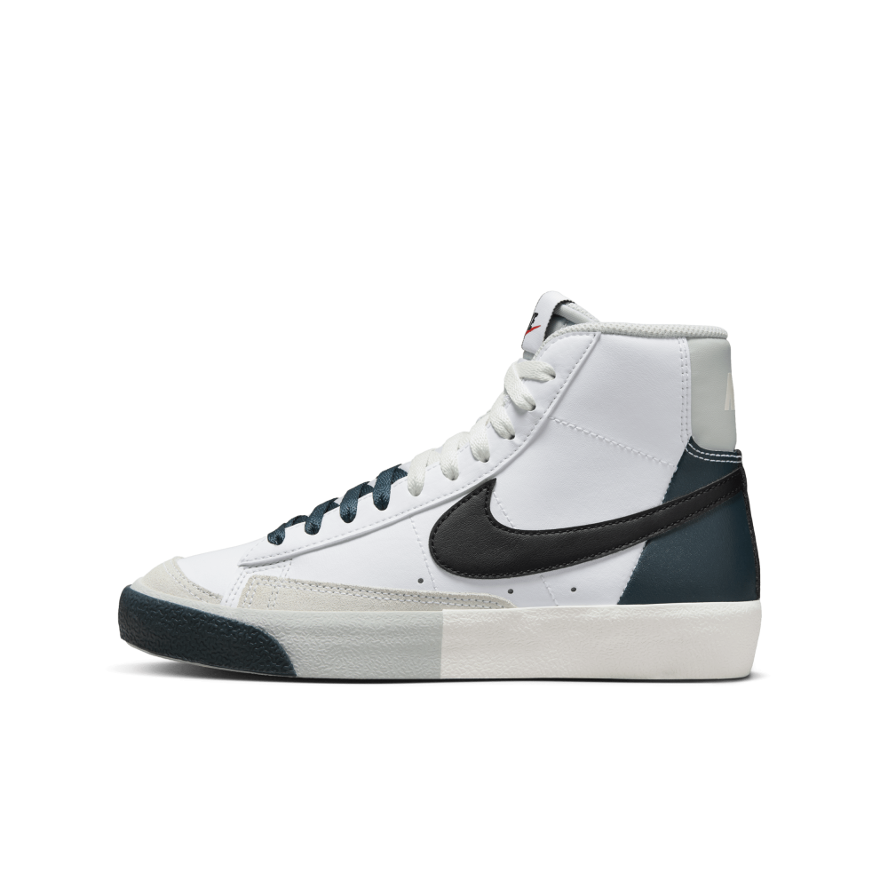 Nike BLAZER MID 77 SE FN6937-101 / weiss