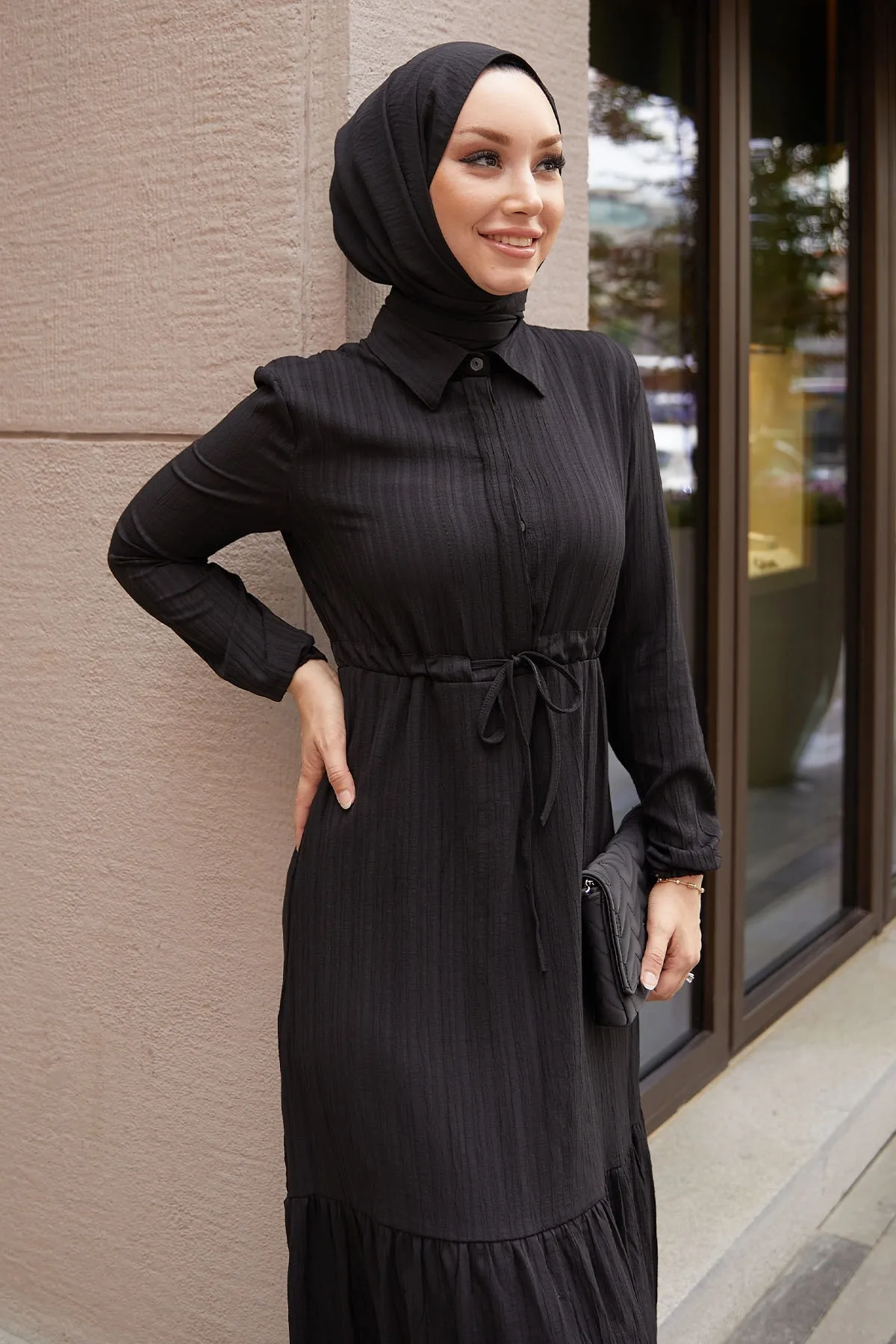 InStyle  Aliza Tunnelkleid mit Gürtel – Schwarz