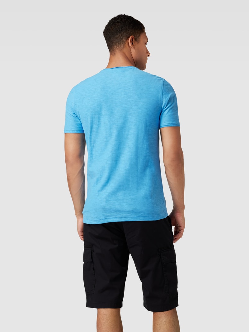 Regular Fit T-Shirt aus Baumwolle mit V-Ausschnitt in blau