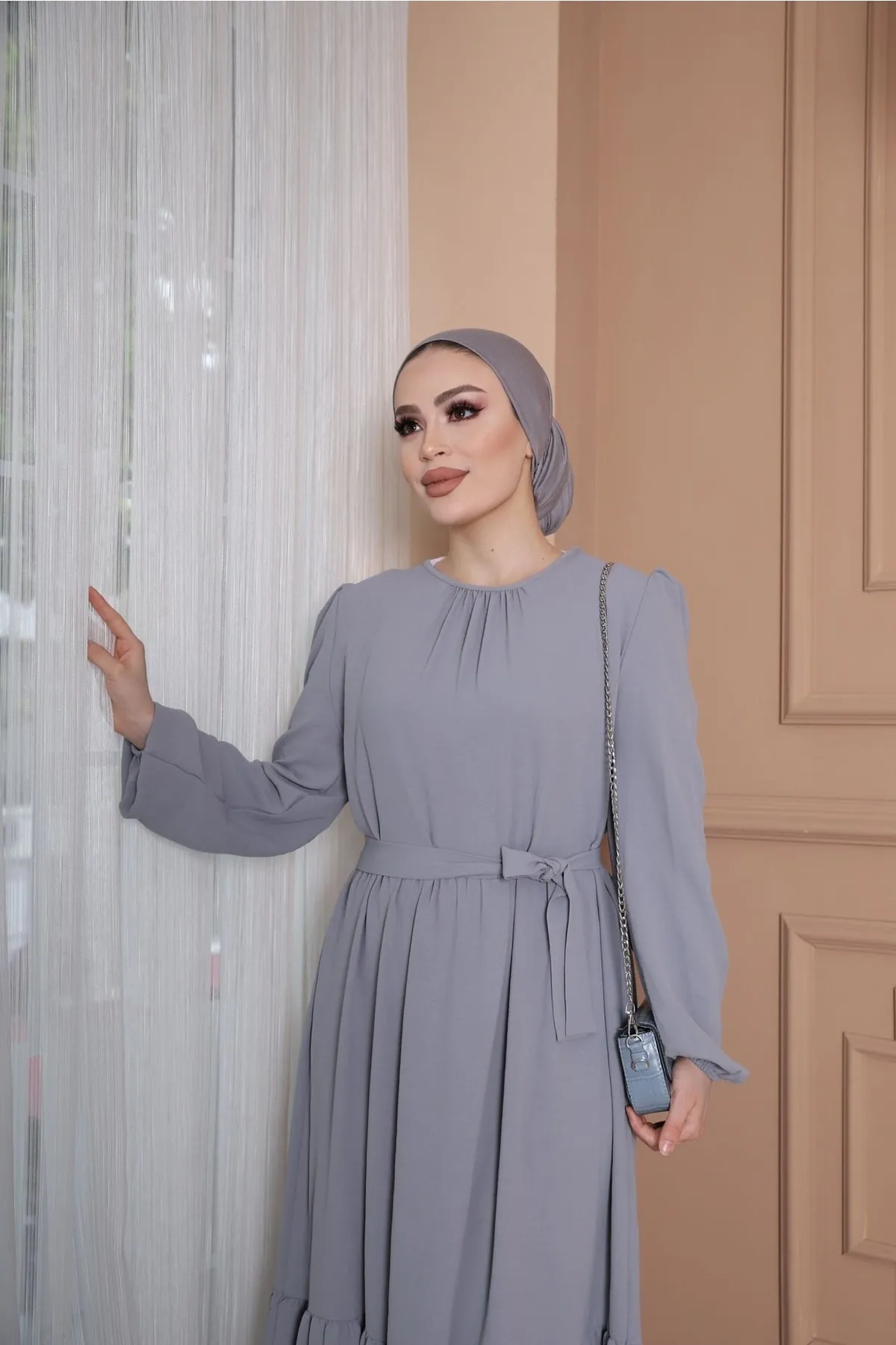VOLT CLOTHİNG  Ayrobin Kleid mit Gürtel und Rüschendetail am Kragen