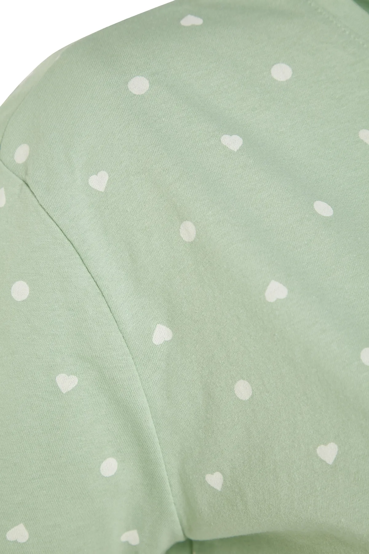 Trendyol Collection  Mintgrünes Pyjama-Set aus 100 % Baumwolle mit Herzmuster, T-Shirt und Shorts, Strick-Pyjama-Set THMSS21PT1485