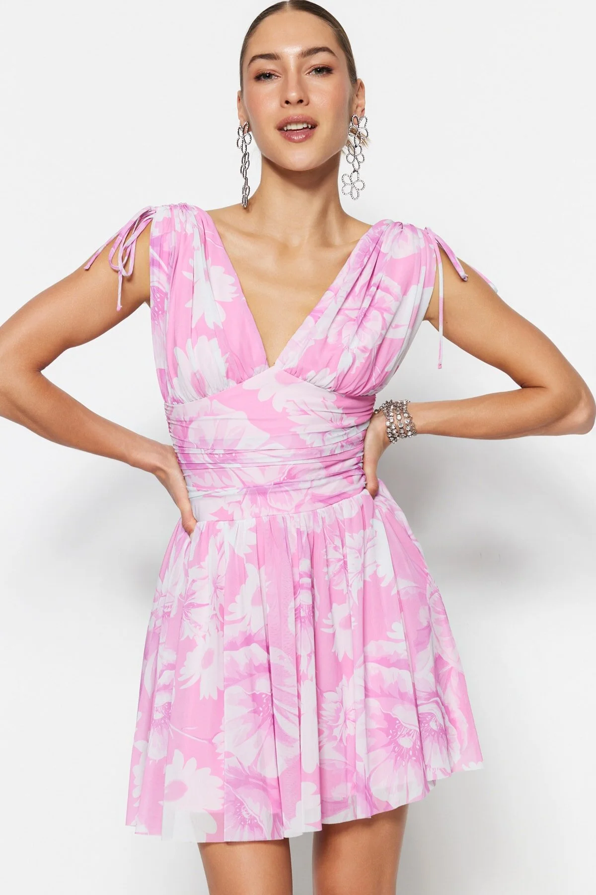 Trendyol Collection  Mehrfarbiges rosafarbenes Abendkleid mit Blumenmuster TPRSS23EL00208