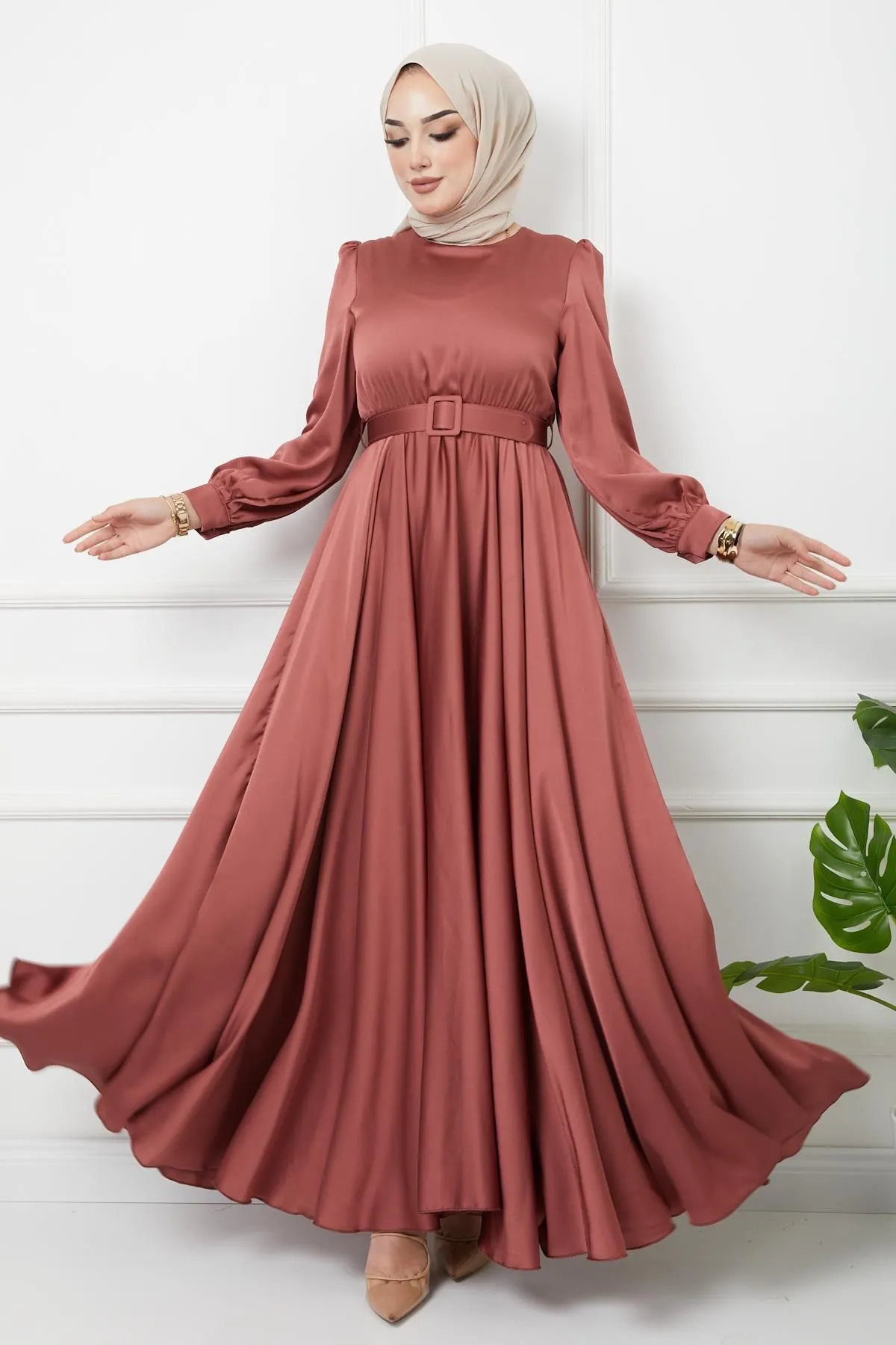 Olcay  Ausgestelltes Abendkleid mit Gürtel-Accessoires Dried Rose 1602