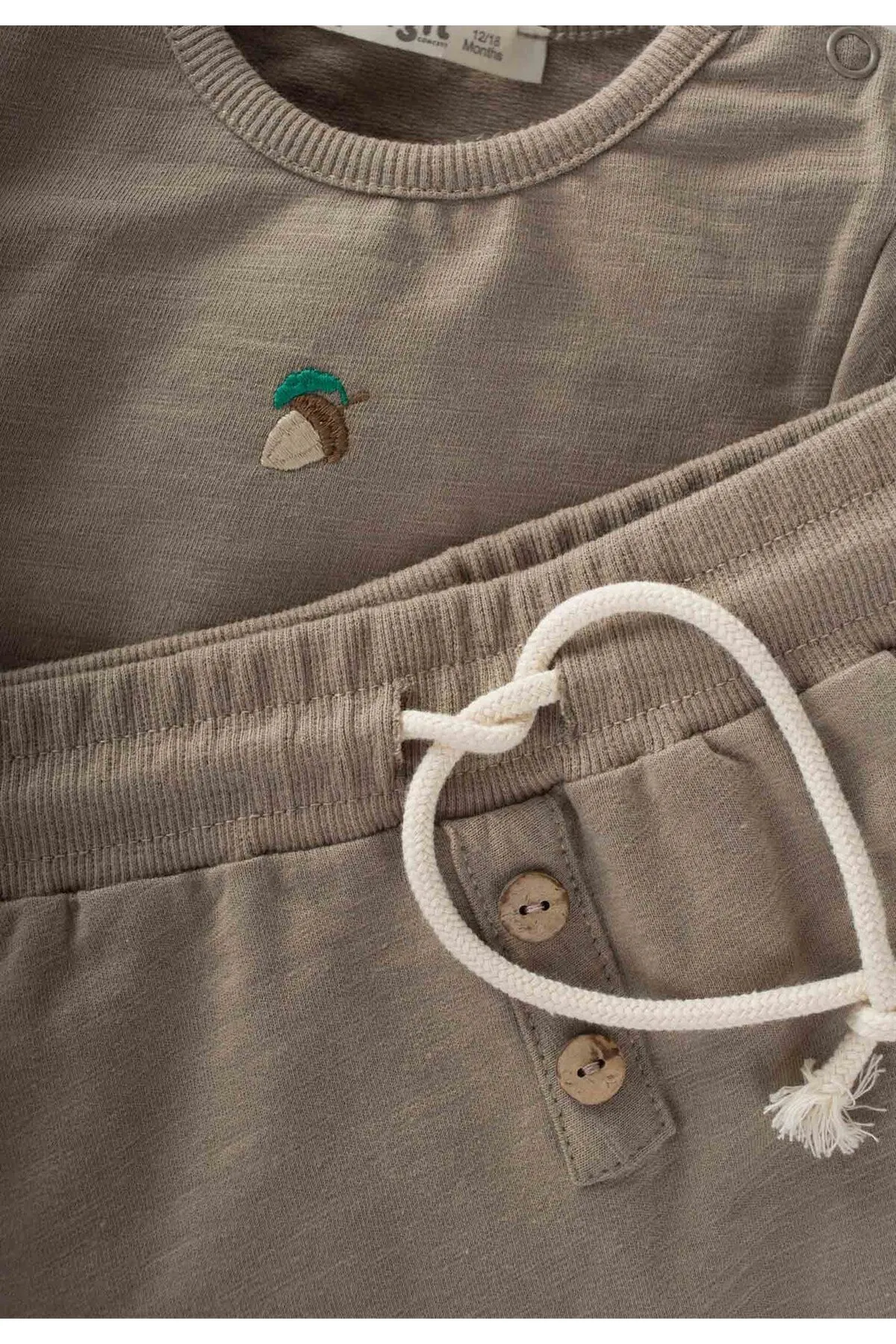 Cigit  Trainingsanzug mit Acorn-Stickerei, 0–4 Jahre, Nerz