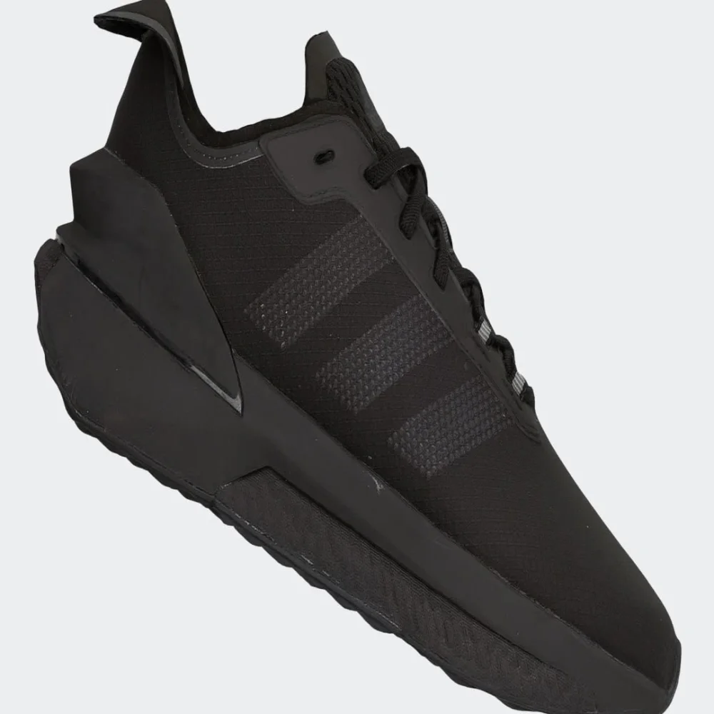 adidas Avryn HP5982 / schwarz